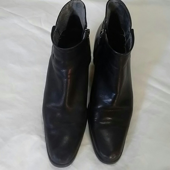 ENZO ANGIOLINI ankle booties. - Picture 4 of 6